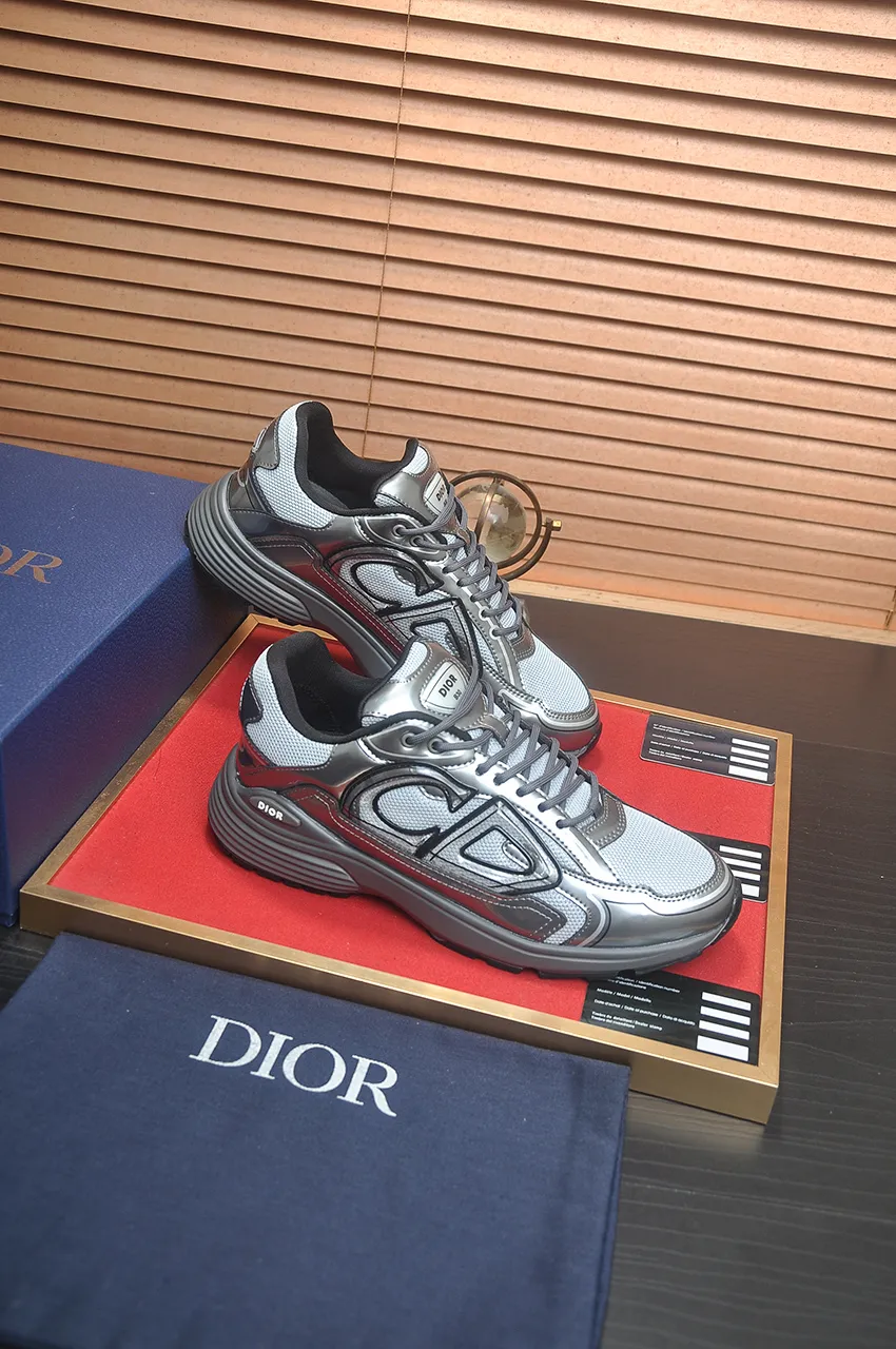 Men's men's shoes 💰: 520💶 (top original order) Brand: Dior (Dior) Standard code: Men's code 38-44 (45 customized) Level: Same style as the official website Material: Top-quality original cowhide stitched together Original wear-resistant and lightweight outsole Style category: Fashionable casual shoes Distinguished luxury brand elements top luxury Color: Actual picture color